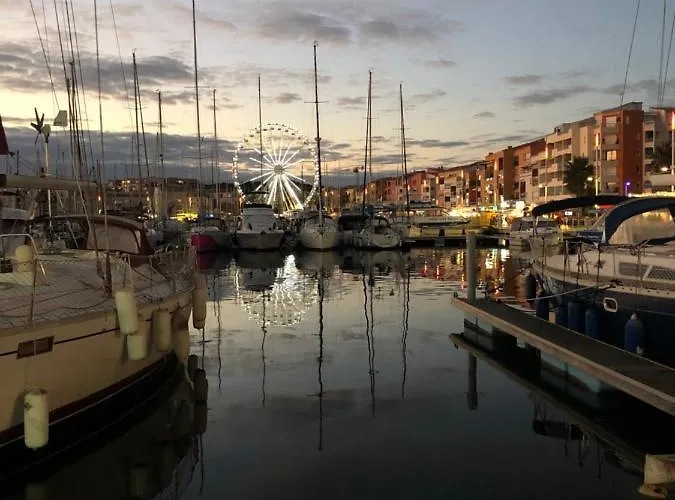 Cap D’agde Beau 2 Pièces Commerces à Pieds ! Appartamento Agde